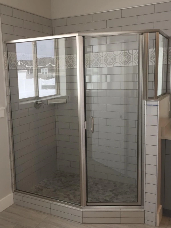 Seventh example of a semi-frameless shower door.